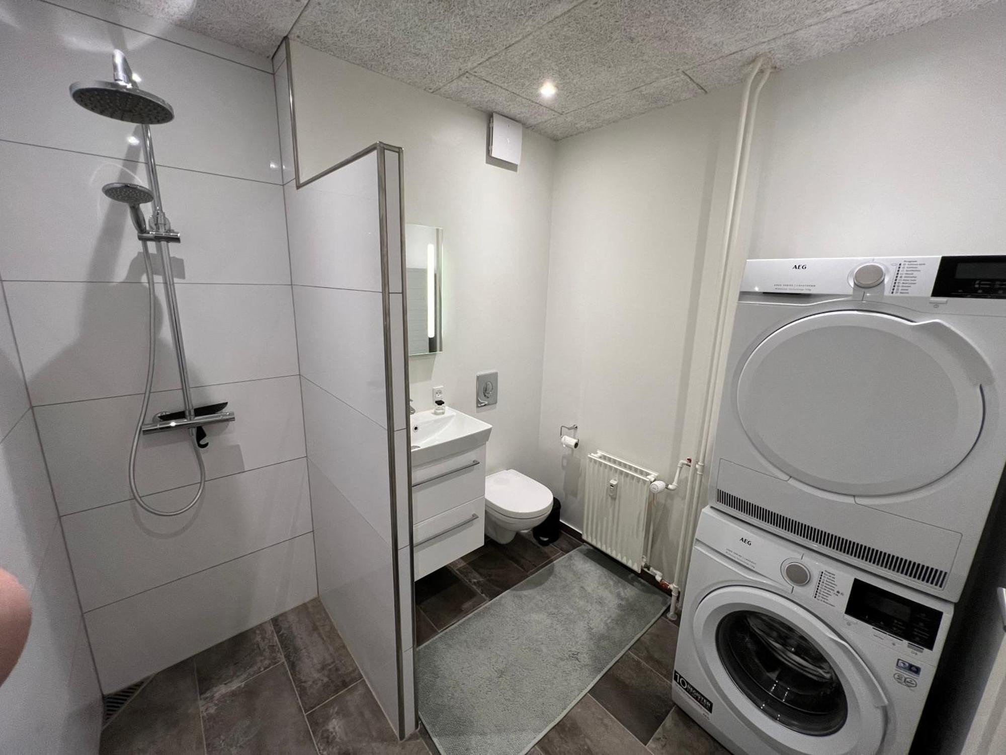 Nyrenoveret Lejlighed Med Balkon Og Parkering Esbjerg Ngoại thất bức ảnh