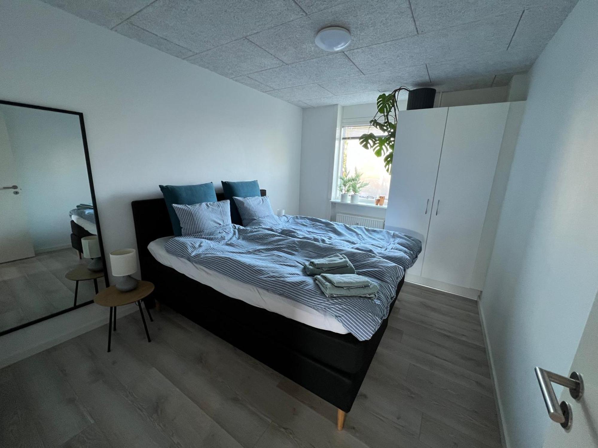 Nyrenoveret Lejlighed Med Balkon Og Parkering Esbjerg Ngoại thất bức ảnh