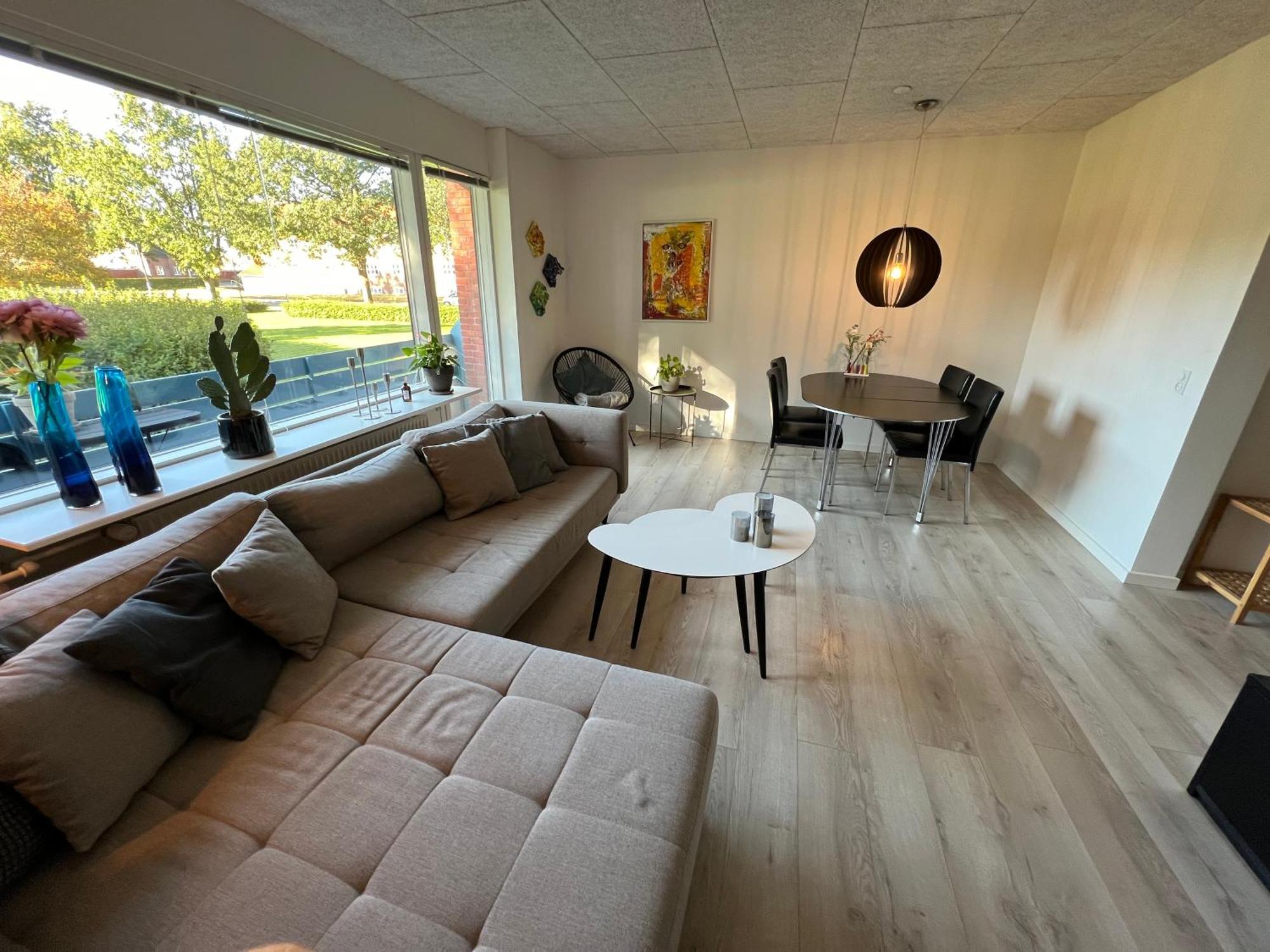 Nyrenoveret Lejlighed Med Balkon Og Parkering Esbjerg Ngoại thất bức ảnh